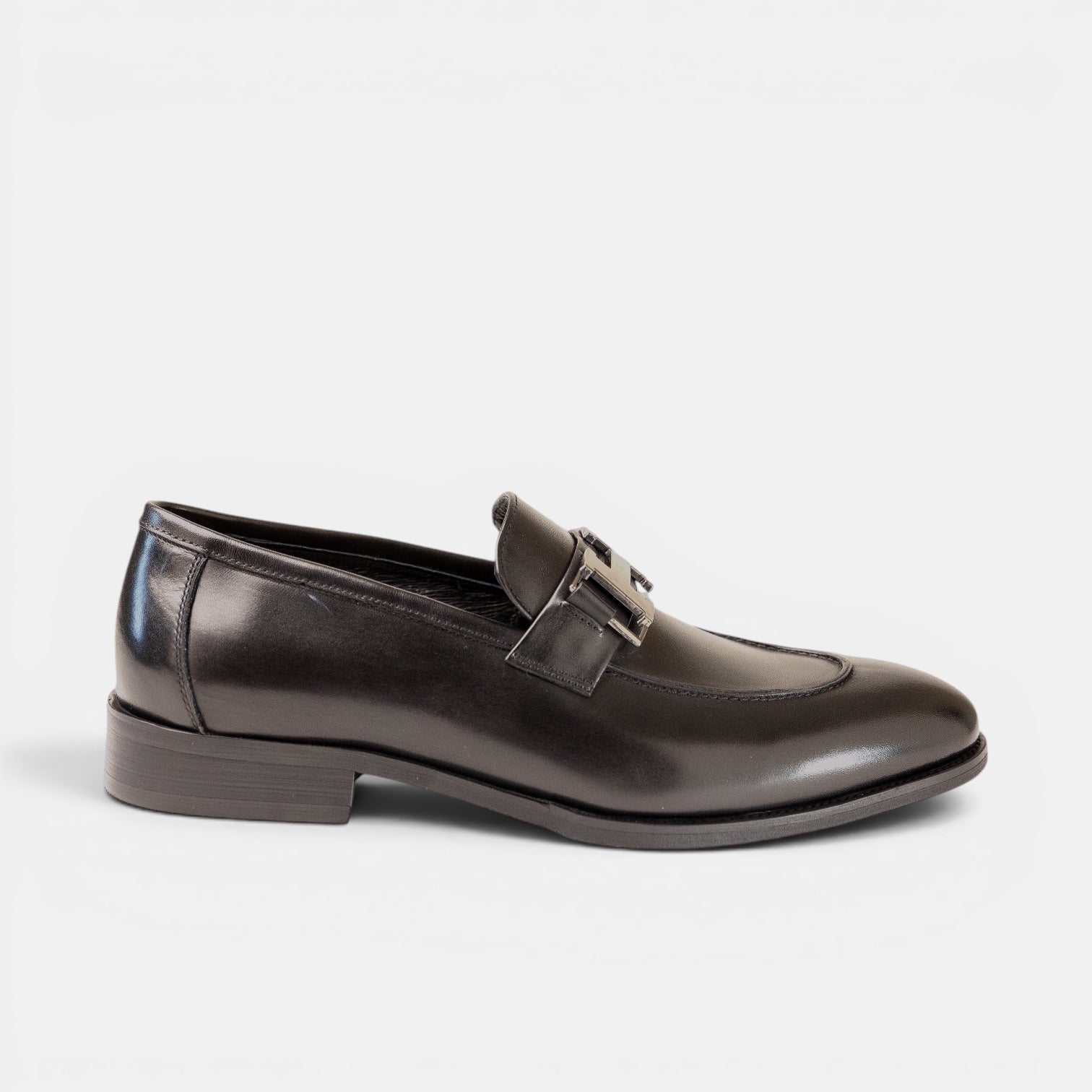 Barcon Getta Inc black leather horsebit loafers for men, featuring a silver-tone H detail and smooth finish.