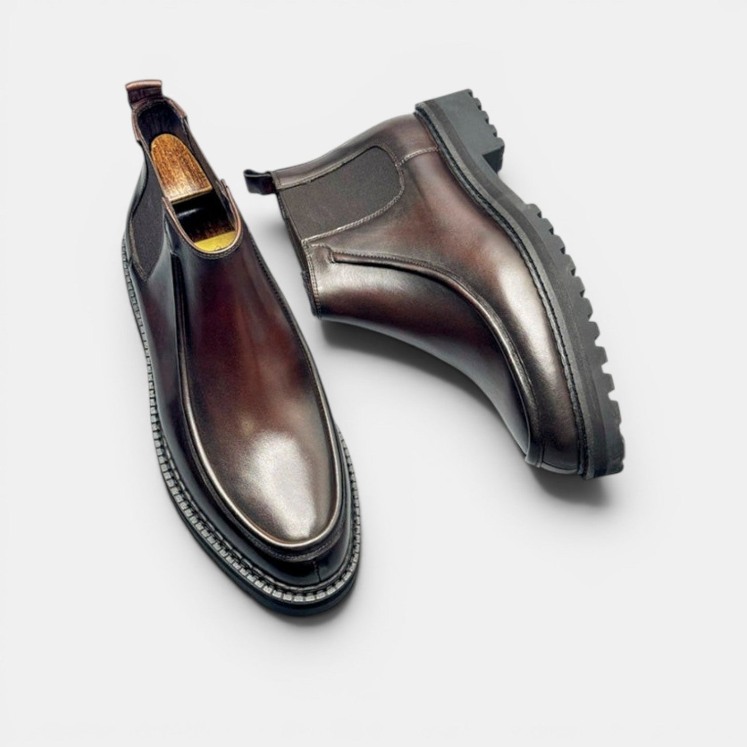 Barcon Getta Inc PRAIA VERDE Chelsea boots in dark brown leather with elastic side panels and lug sole.