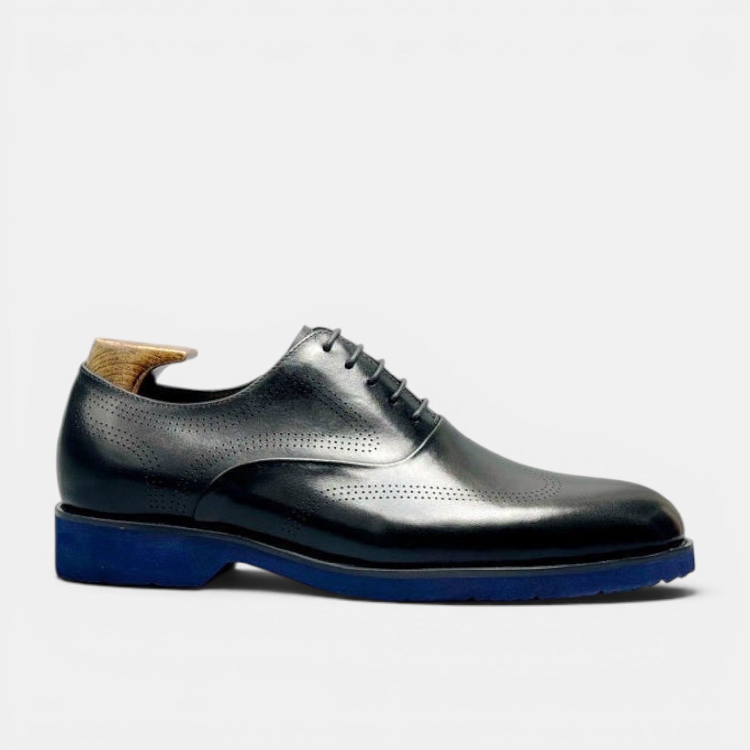 Barcon Getta Inc black leather wingtip brogue Oxford dress shoe with blue sole and medallion toe