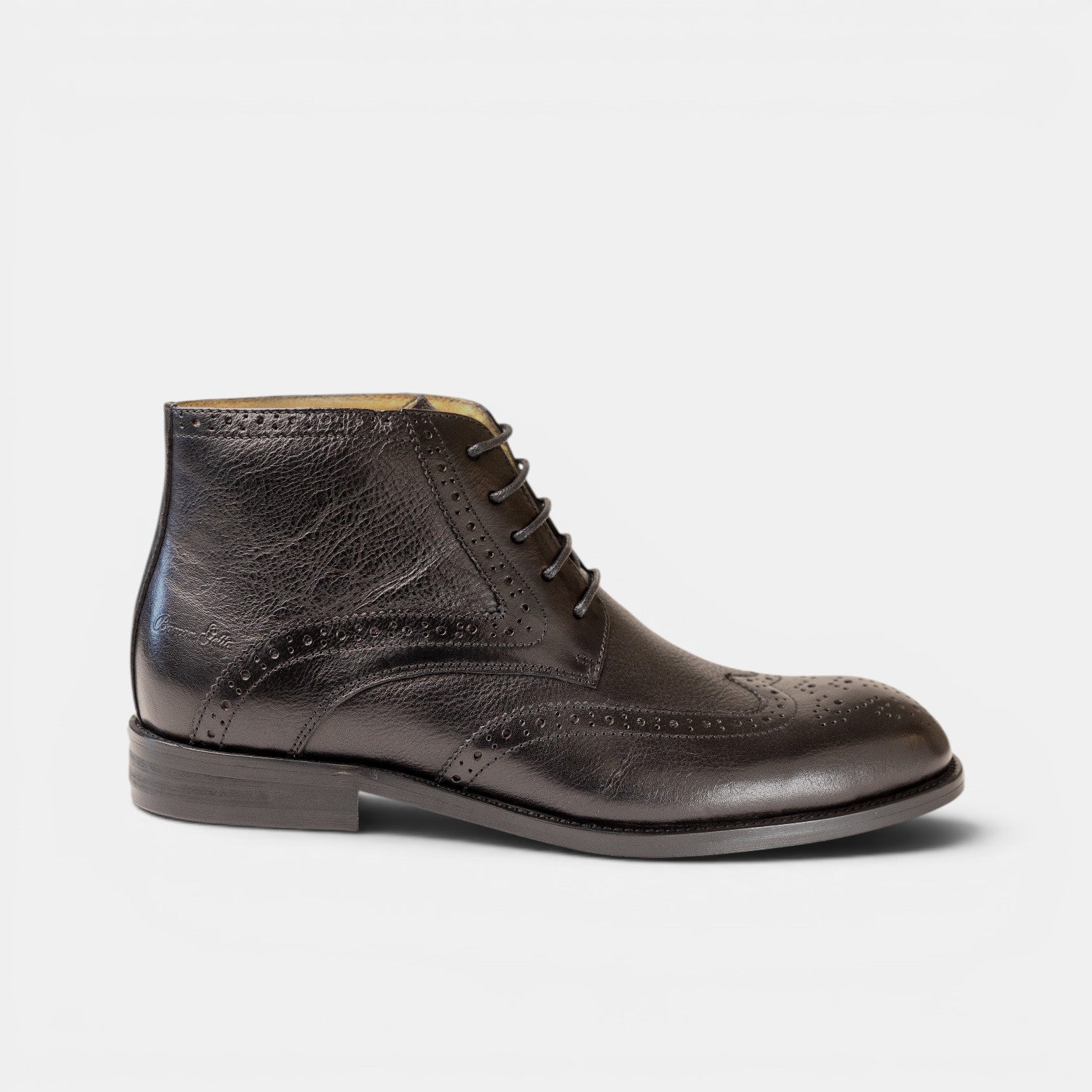 Barcon Getta Inc MAPUTO black full grain leather wingtip brogue boots with lace-up closure.