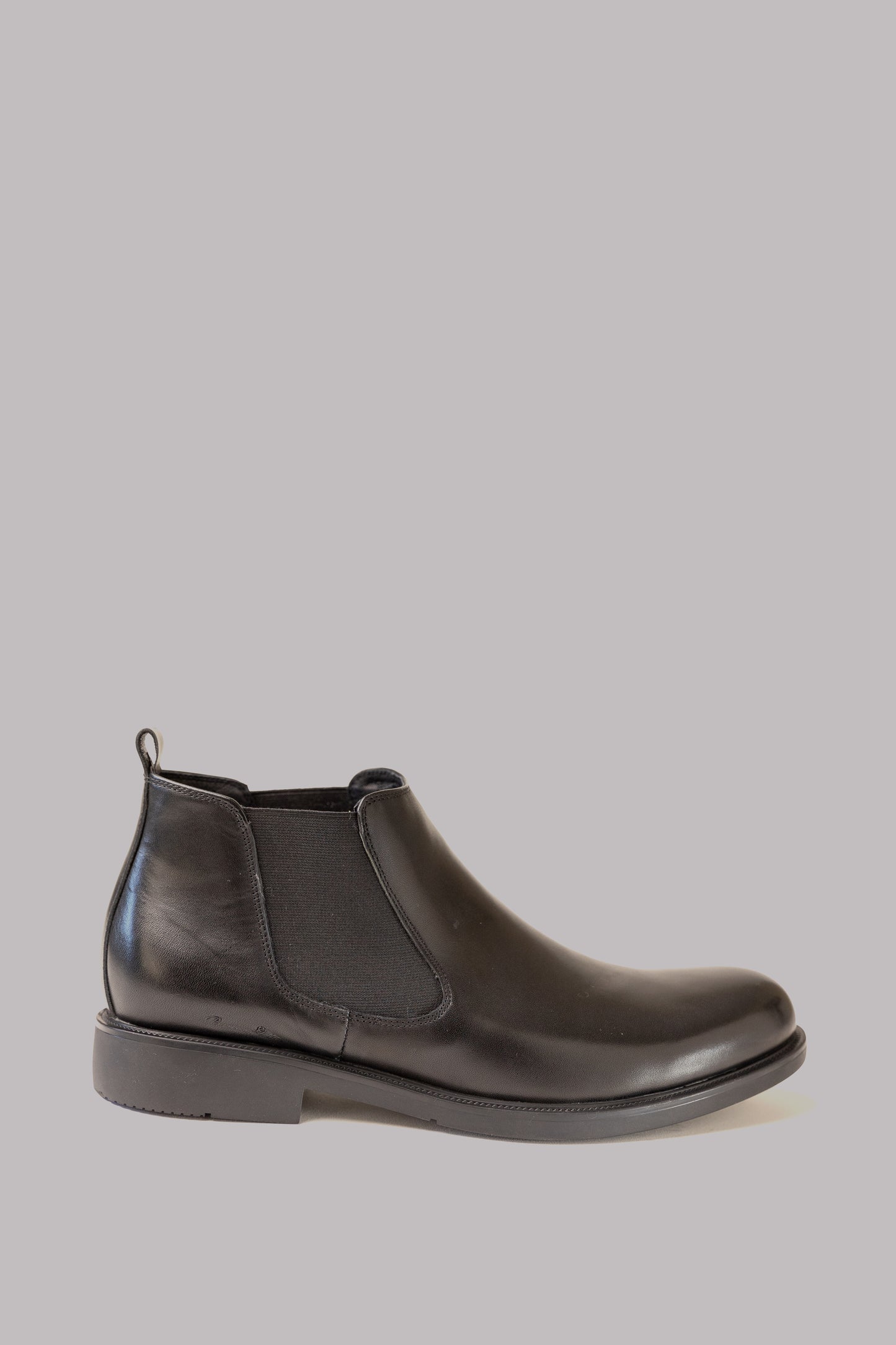 The best leather boots that is handmade in Ottwa, Canada with the highest quality. The shoe is made from 100% leather and has a full leather insole liner for comfort - The best Leather boots in Canada.
