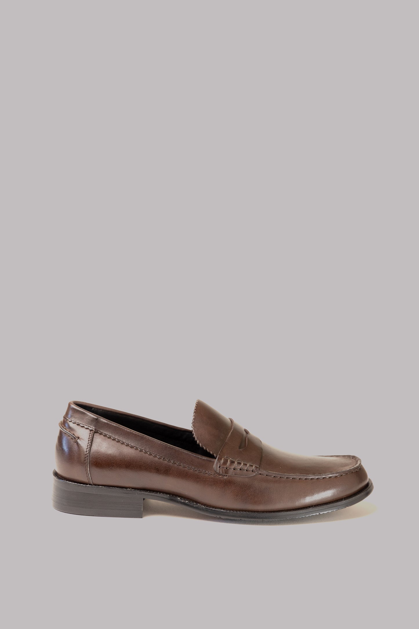 The best leather shoe that is handmade in Ottwa, Canada with the highest quality. The shoe is made from 100% leather and has a full leather insole liner for comfort - The best Leather shoe in Canada.