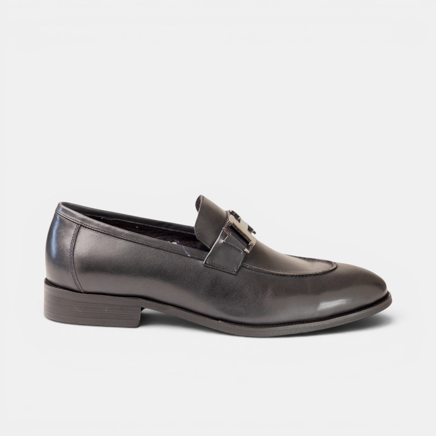 Barcon Getta  dark grey leather horsebit loafers for men, featuring a silver-tone H detail and smooth leather lining.