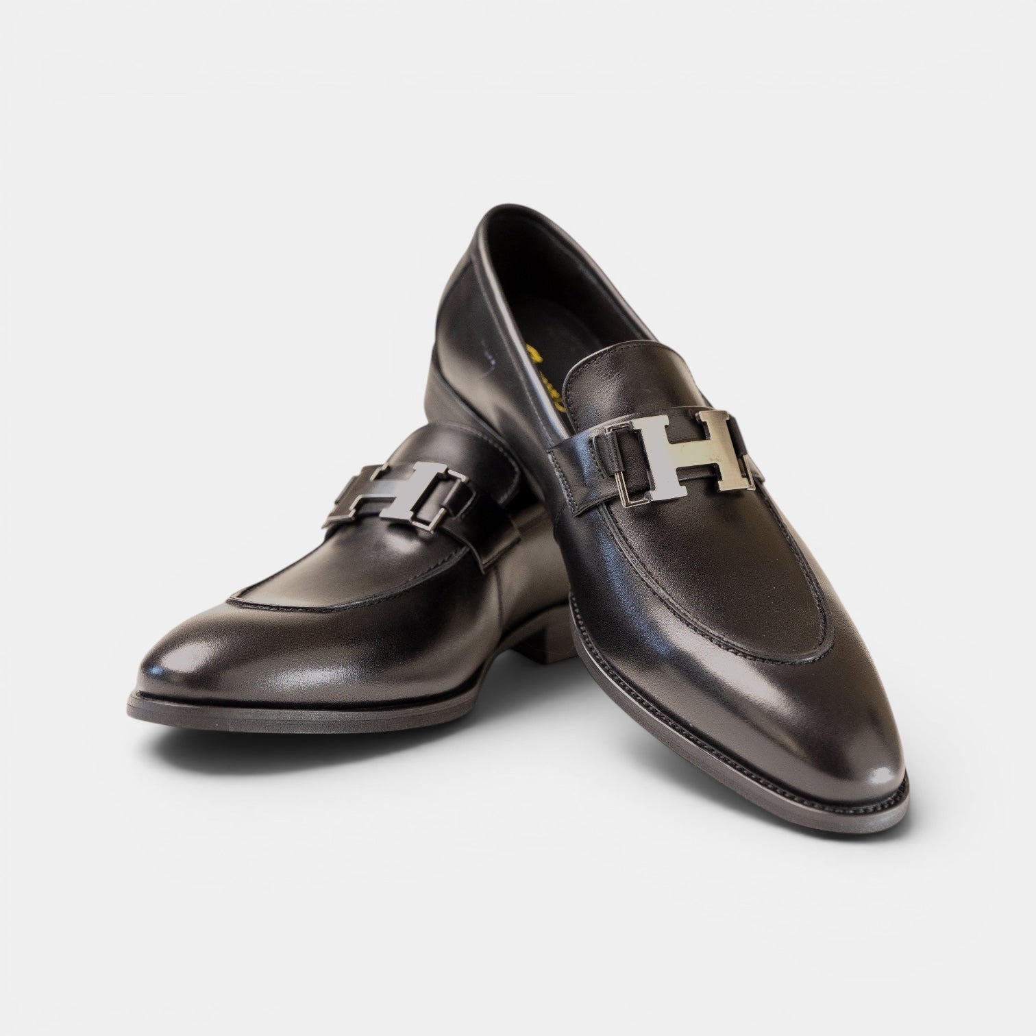 Barcon Getta Inc black leather loafers with silver-tone 'H' horsebit detail. Classic slip-on design for formal or smart-casual wear.