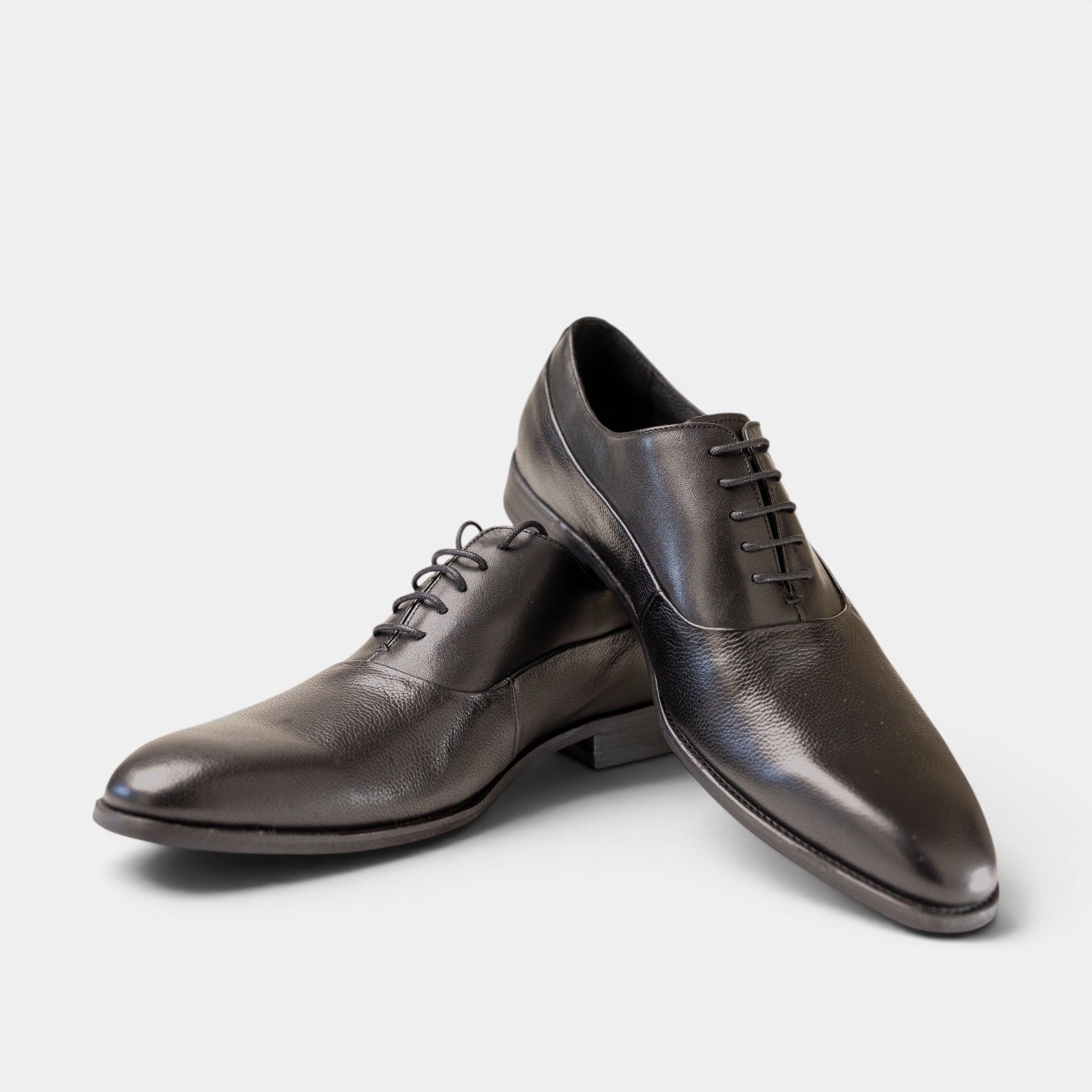 Barcon Getta Inc LUSAKA plain toe Oxford dress shoes in dark charcoal graphite leather with smooth vamp and pebbled quarter.