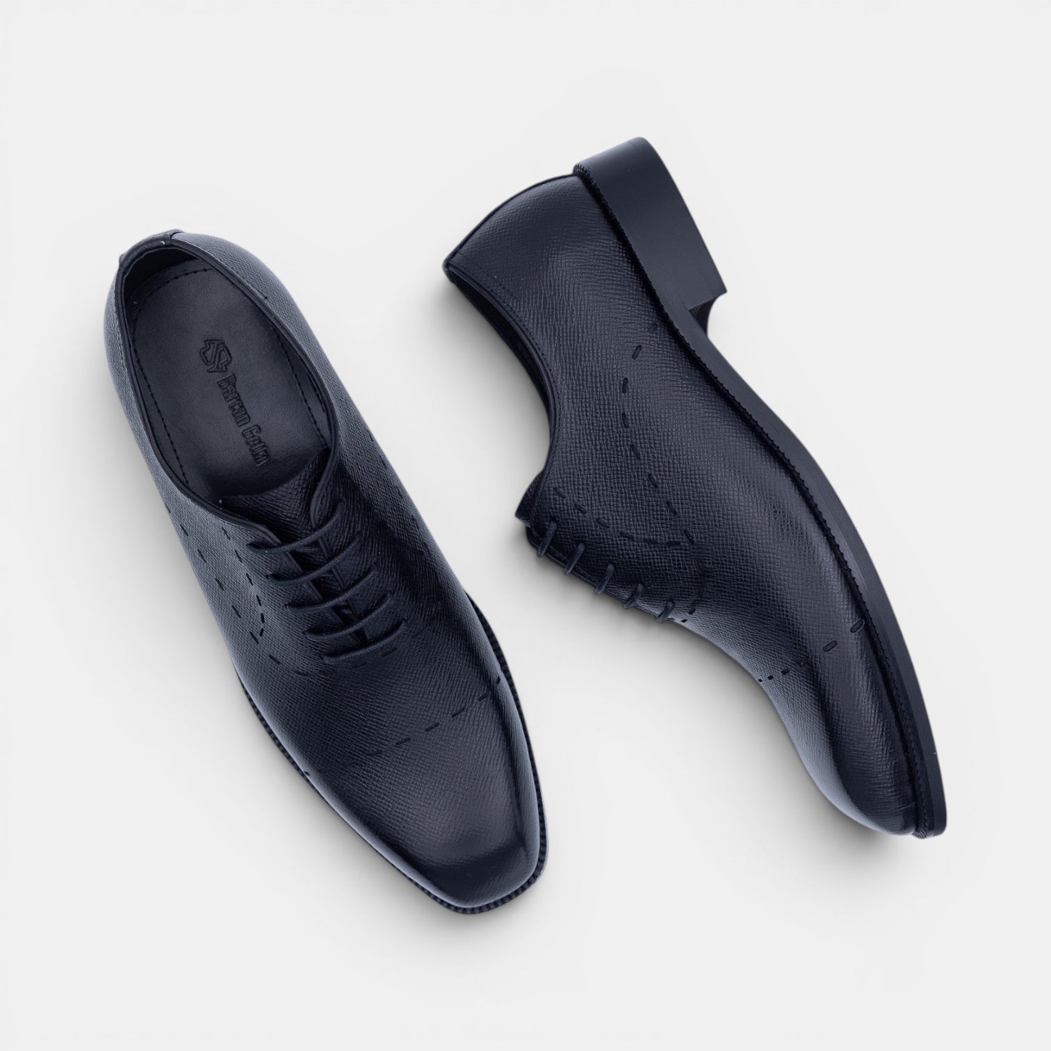 Barcon Getta Inc. classic Oxford dress shoes in embossed Saffiano leather with decorative stitching. Plain toe, 4 eyelets. Charcoal grey.