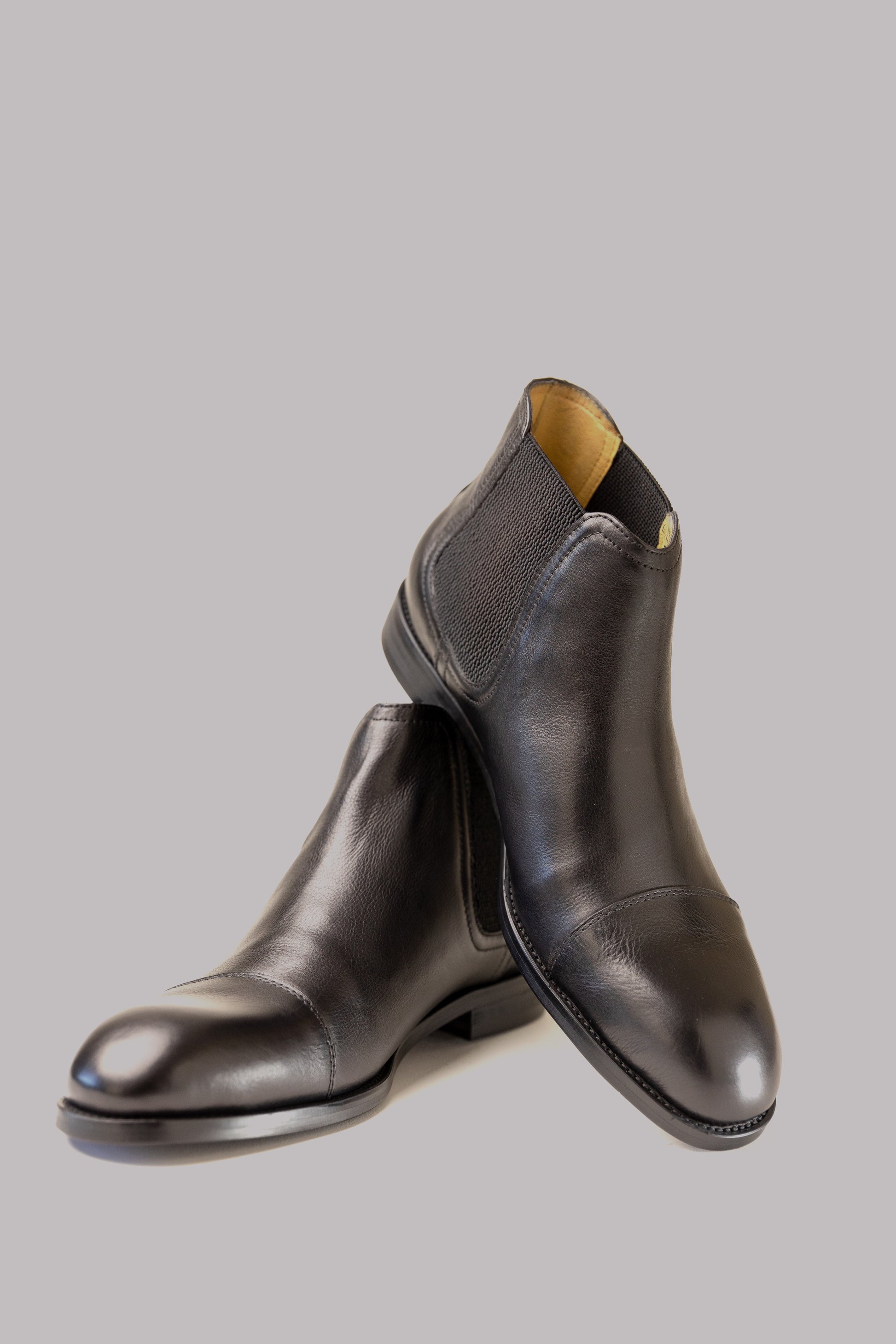 The best leather boots that is handmade in Ottwa, Canada with the highest quality. The shoe is made from 100% leather and has a full leather insole liner for comfort - The best Leather shoe in Canada.